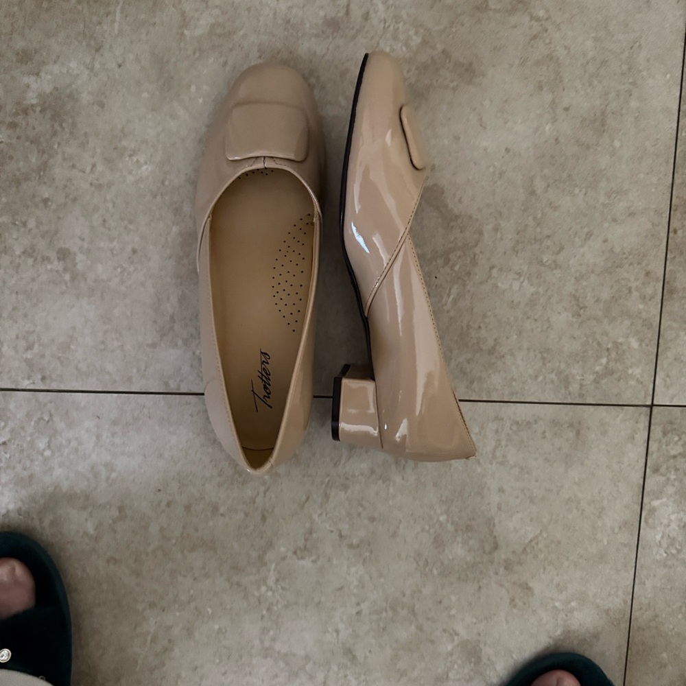 Trotters Women's Nude Patent Loafers - Picture 2 of 2